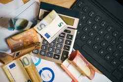 money-still-fixing-price-to-a-number-peo.jpg